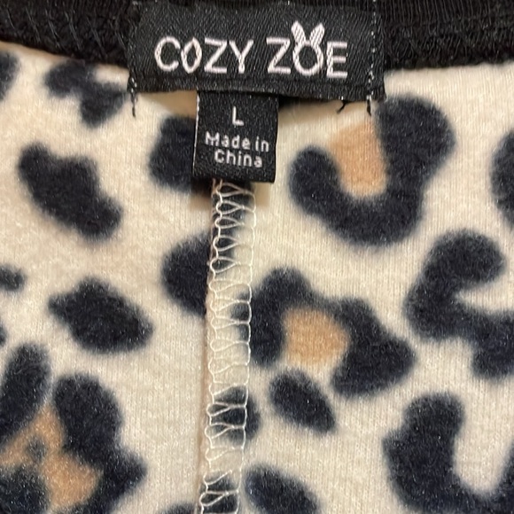 Cozy Zoe leopard onsie size large - Picture 4 of 9